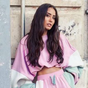 Hande Ünsal , sözü ve müziği kendisine , düzenlemesi ise
