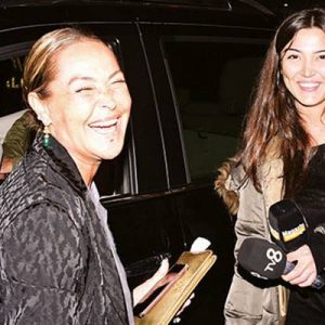 Hülya Avşar, önceki akşam kızı Zehra Çilingiroğlu ile Yeniköy’de yemekteydi.