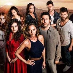 Kadrosunda Emre Kınay, Ece Uslu, Sevda Erginci, Melis Sezen ve