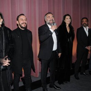 Yapımcılığını Sinehane’nin üstlendiği, yönetmen koltuğunda ise Onur Tan’ın oturduğu ‘Aman
