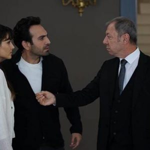 Kanal D Azize’yi yayından kaldırdı! Yapımcılığını Süreç Film’in üstlendiği, başrollerini