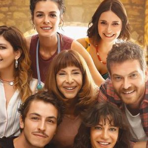 Yapımını Avşar Film’in üstlendiği; Hümeyra, Berrak Tüzünataç,Engin Öztürk, Şebnem Bozoklu,