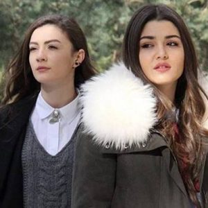 Ünlü oyuncu Burcu Özberk, röportaj verdiği ALEM dergisinde yakın arkadaşı
