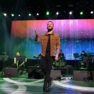 Türkülerimizin özel sesi Cumali Özkaya, Bostancı Gösteri Merkezi sahnesinde bir
