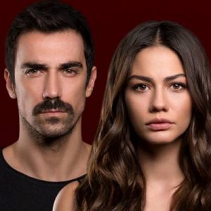 Doğduğun Ev Kaderindir dizisinde başrolü paylaşan Demet Özdemir ve İbrahim