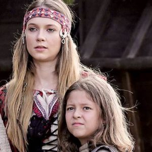 ‘Türkler Geliyor: Adaletin Kılıcı’ filminde Alina karakterini oynayan Ece Çeşmişoğlu,