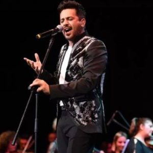 TİM Show Center’da gerçekleşen konseri dinlemeye gelenler arasında şarkıcının eski