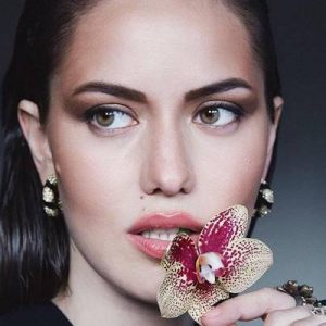 2017 yılında Burak Özçivit ile dünyaevine giren Fahriye Evcen, geçtiğimiz