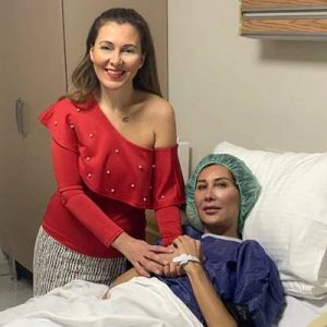 Gizem Özdilli, göbek bölgesinde oluşan yağ bezesinin enfekte olması sebebiyle