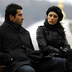 Bir dönem ATV’de fırtınalar estiren Ezel dizisi sosyal medyada yeniden