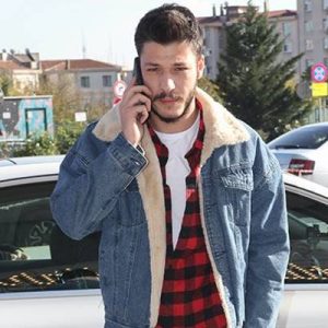 Oyuncu Kubilay Aka, önceki gün bir alışveriş merkezi’nde görüntülendi. ‘Çukur’