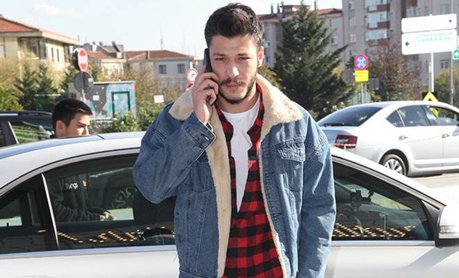 Oyuncu Kubilay Aka, önceki gün bir alışveriş merkezi’nde görüntülendi. ‘Çukur’