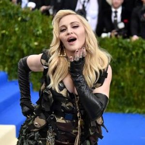 Dünyaca ünlü pop yıldızı Madonna, sabahın erken saatlerinde Instagram hesabından