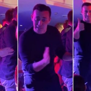 Bir doğum günü partisine katılan Mustafa Sandal’ın, Aleyna Tilki’nin arkasında