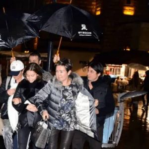 Hollywood yıldızı Catherine Zeta-Jones, ailesiyle birlikte geldiği İstanbul’da hamam sefası