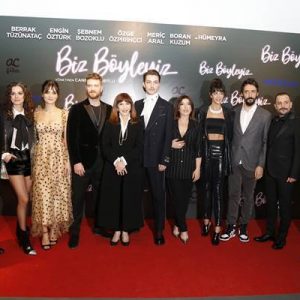 Yapımını AVŞAR FİLM’in üst kısımları, Caner Özyurtlu’nun oturduğu “Biz Böyleyiz”