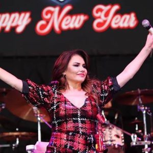 Deniz Seki, 2020’ye Mersin Jolly Joker sahnesinde girdi. Ünlü şarkıcı