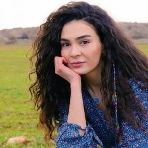 Ülkenin önde gelen kanalı TVN kanalı, dizinin fanatiklerine Türkçe öğretmek