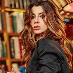 Oyuncu Gökçe Bahadır, Instagram’da canlı yayına katıldı. Ünlü isim dizi