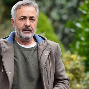 Mehmet Aslantuğ senaryo yazmaya başladığını dile getirdi. Milliyet Gazetesi’nden Emrah