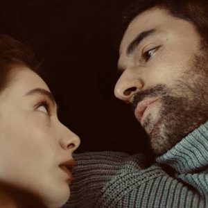 Başrollerinde Neslihan Atagül, Engin Akyürek ve Uraz Kaygılaroğlu’nun rol aldığı