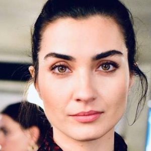 Karantina döneminde 3 yıllık ilişkilerini bitiren oyuncu oyuncu Tuba Büyüküstün