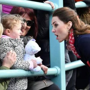 İngiltere, Düşes Kate Middleton’a “Masallardaki prenseslere benzemiyorsun” diyen 3 yaşındaki
