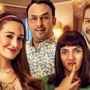 Başrollerini Gupse Özay, Merve Dizdar, Ferit Aktuğ ve Uraz Kaygılaroğlu’nun