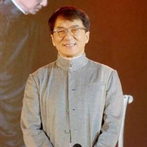 Jackie Chan, dünya üzerinde büyük korkuya neden olan korona virüsüne