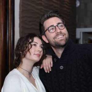 Burcu Özberk ve Çağlar Ertuğrul’un başrollerinde yer aldığı Afilli Aşk