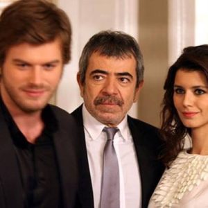 Aşk-ı Memnu dizisinde Bihter ve Adnan karakterlerine hayat veren Beren