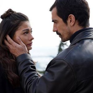 İbrahim Çelikkol ve Demet Özdemir’in başrol oynadığı “Doğduğun Ev Kaderindir”