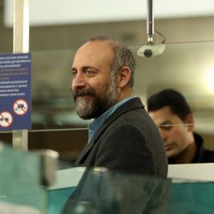 Babil’ dizisindeki bazı sahnelerin kötü örnek teşkil ettiği eleştirileri oyuncuya