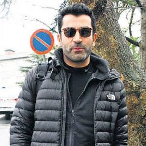 Ünlü oyuncu Kenan İmirzalıoğlu, önceki gün Bebek’teki spor salonuna girerken