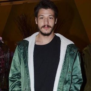 Yakışıklı oyuncu Kubilay Aka geçtiğimiz gün İstinye Park Alışveriş Merkezi’nde