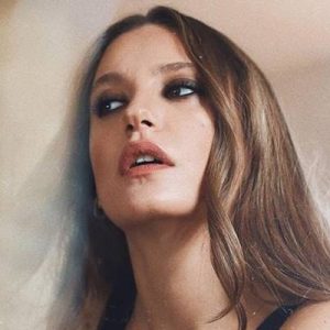 Ünlü oyuncu Serenay Sarıkaya Netflix yolunda! Son dönemde Cem Yılmaz