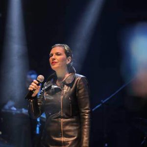 Ünlü şarkıcı Yeşim Salkım, geçtiğimiz gece bir mekanda sahne aldı.