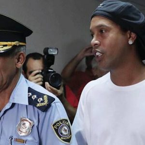 Paraguay’da hapiste olan dünyaca ünlü eski futbolcu Ronaldinho, ülkede koronavirüs