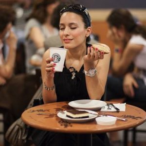 Kahve devi Starbucks, koronavirüs önlemleri kapsamında ABD’deki mağazalarında oturmayı yasakladı.
