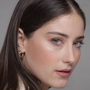 Oyuncu Hazal Kaya, oğlu Fikret Ali’nin suratına fotoşopla eşi Ali