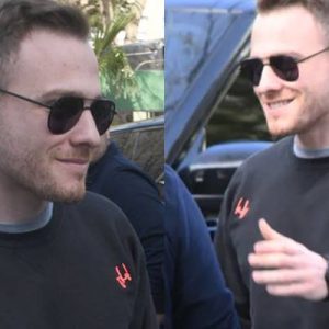 Oyuncu Kerem Bürsin, önceki gün bir restoran çıkışı objektiflere yansıdı.