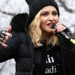 Dünyaca ünlü şarkıcı Madonna, Fransa’da vereceği konseri koronavirüs sebebiyle iptal