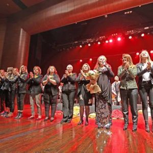 Sosyal sorumluluk projelerine gösterdiği hassasiyetlerle bilinen başarılı sanatçı Suzan Kardeş,