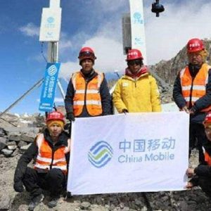 Çinli teknoloji devi Huawei, dünyanın en yüksek dağı olan Everest’in