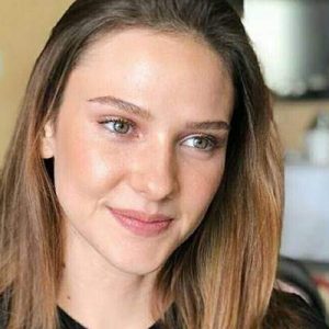 Oyuncu Alina Boz, Youtube’da yaptığı canlı yayında okul yıllarında kendisiyle