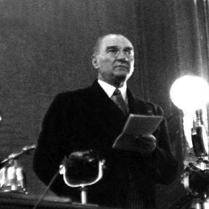 TBMM’nin kuruluşunun 100. yılı şerefine İnkılâp Kitabevi tarafından yayımlanan Mustafa