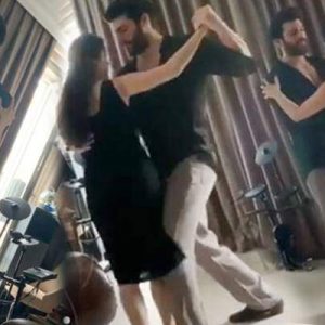 Koronavirüs salgını nedeniyle ünlüler de karantina günlerini evde geçiriyor. Can