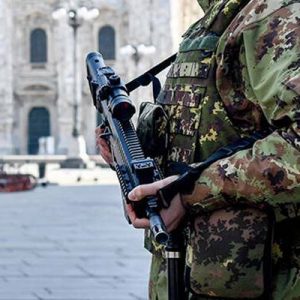 İtalya’da koronavirüs nedeniyle çalışamayan ve ekonomik sıkıntı çeken halka mafyalar