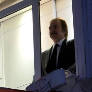 Usta sanatçı Orhan Gencebay, saat 21.00’de evinin penceresine çıkarak İstiklal