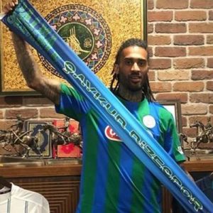 Kariyerinde Arsenal ve Juventus gibi kulüplerin formasını giyen, 2018 yazında